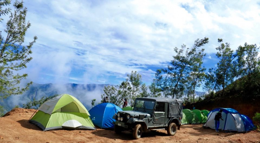 Kolukkumalai Mountain Camping